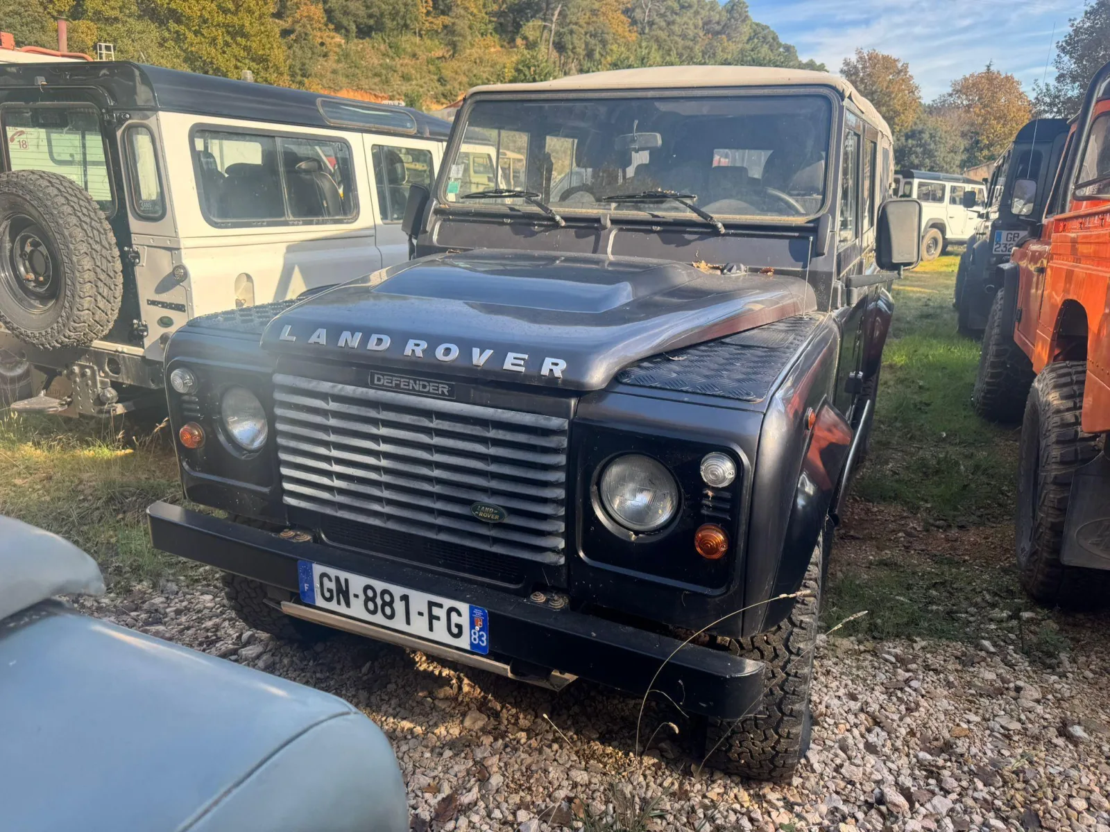 Land Rover Defender 110 TD4 Crew Cab cabriolet — Chibron Automobiles Services
