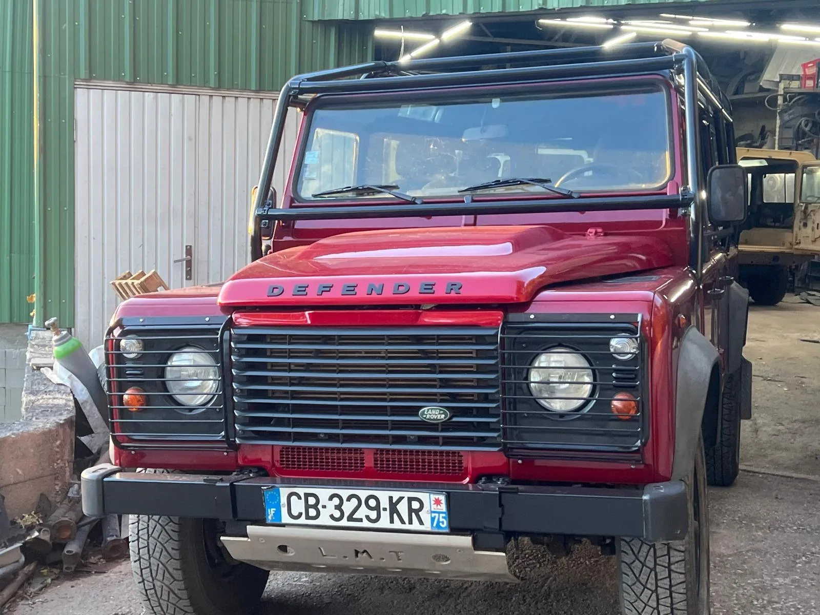Land Rover Defender 110 TD4 (2014) — 2 — Chibron Automobiles Services