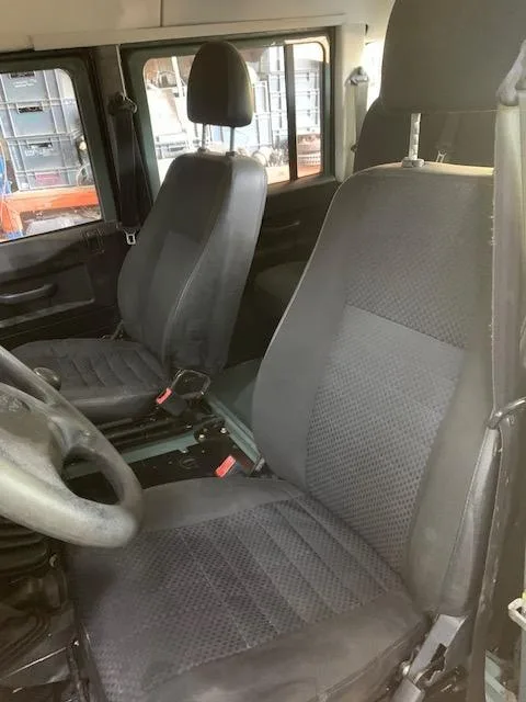 Land Rover Defender TD4 130 Pick Up - Double Cabine — 8 — Chibron Automobiles Services