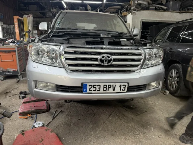 Pièces détachées Toyota VDJ200 Land Cruiser — Chibron Automobiles Services
