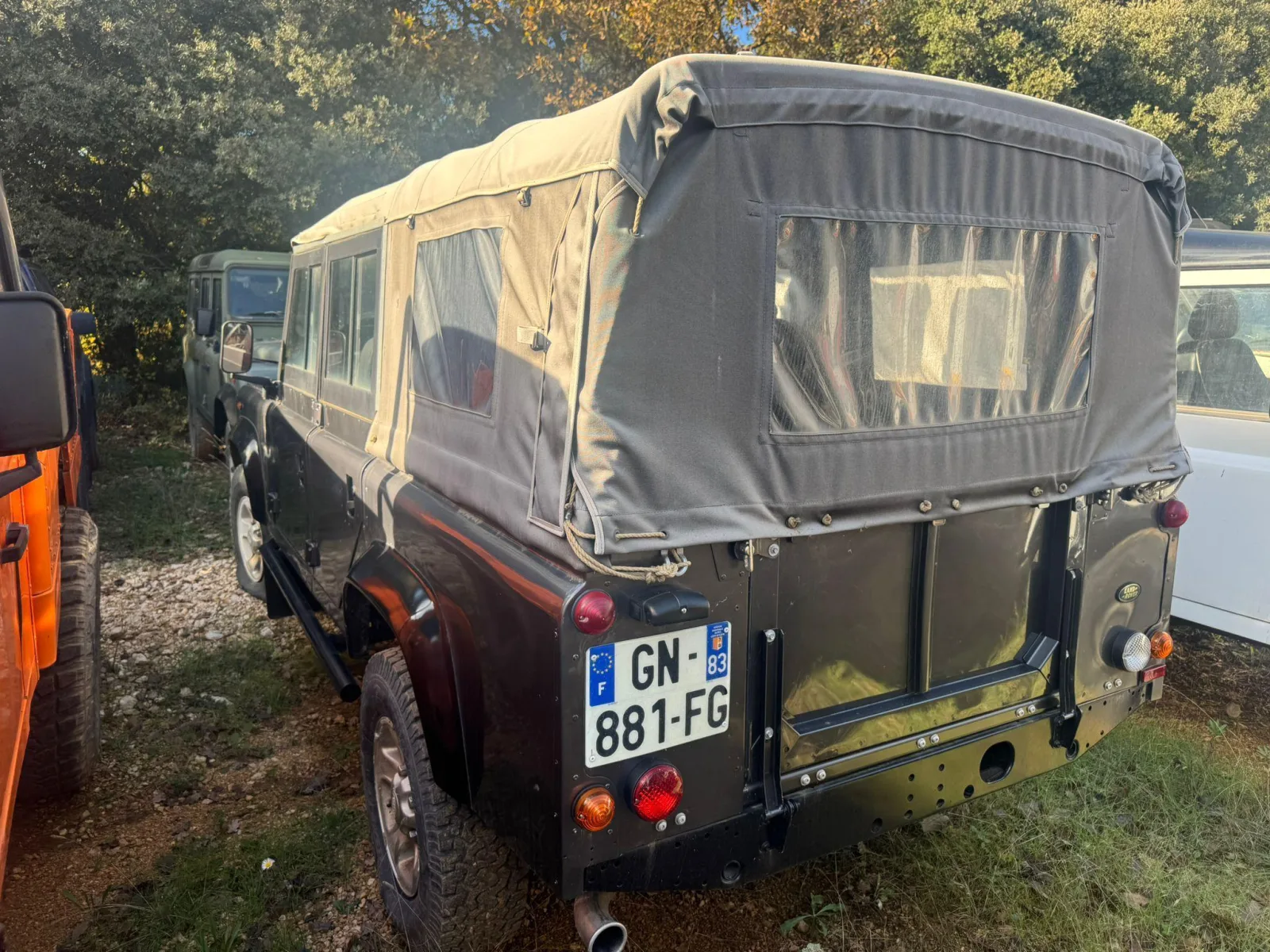 Land Rover Defender 110 TD4 Crew Cab cabriolet — 4 — Chibron Automobiles Services