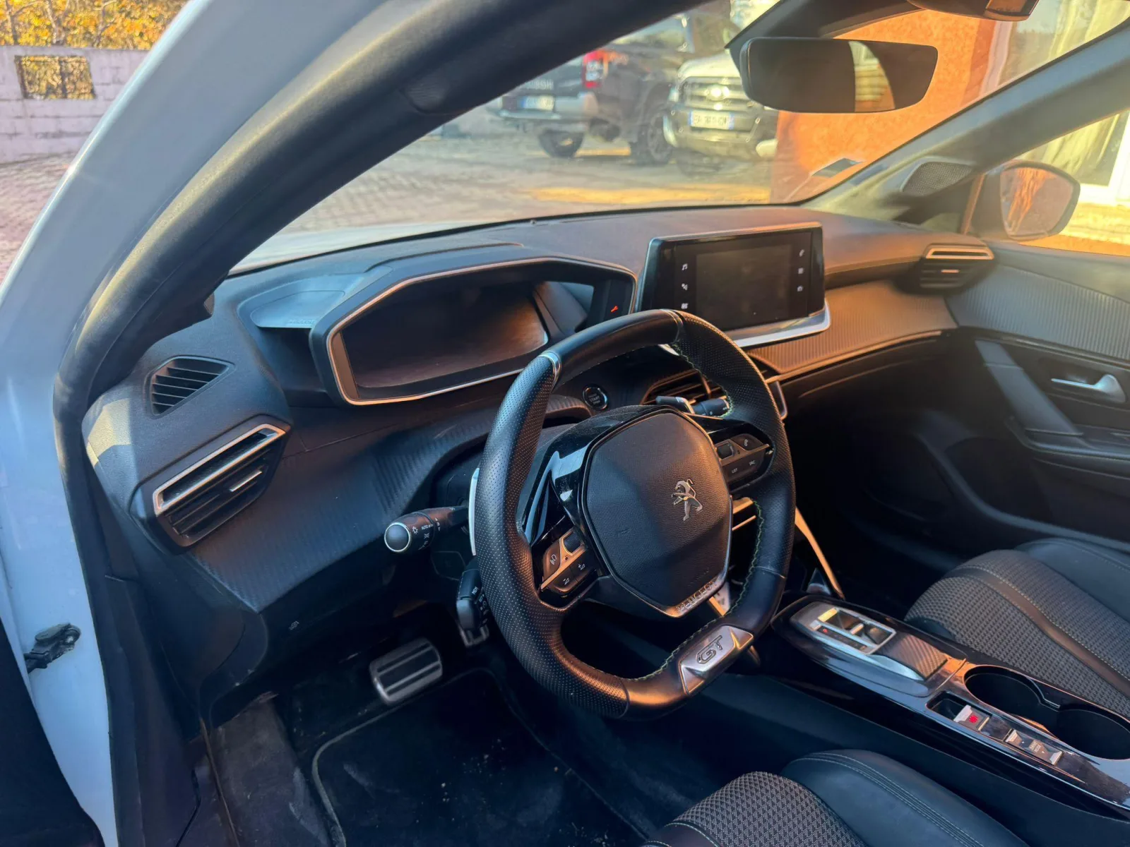 Peugeot 208 GT 2023 — 4 — Chibron Automobiles Services
