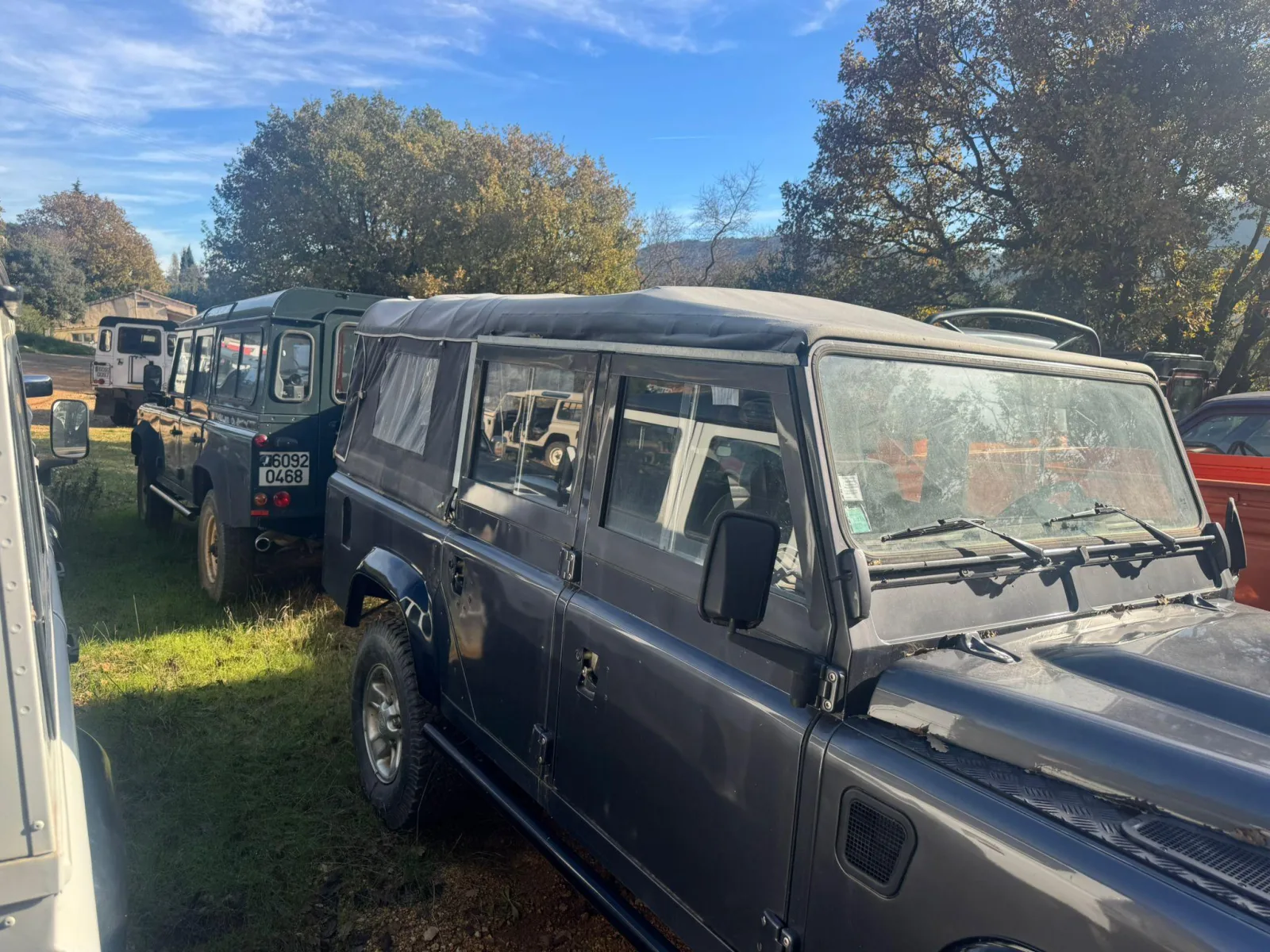 Land Rover Defender 110 TD4 Crew Cab cabriolet — 3 — Chibron Automobiles Services